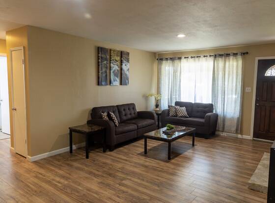 Bright 3-bedroom in Hayward, Very Close to Bart allows check-in for 18 year-old guests