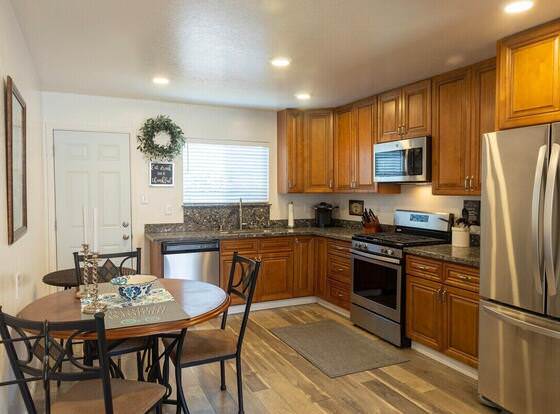 Charming, 2 Bedroom in Newark allows check-in for 18 year-old guests