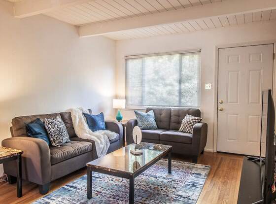 Sunny Two Bed in Richmond allows check-in for 18 year-old guests