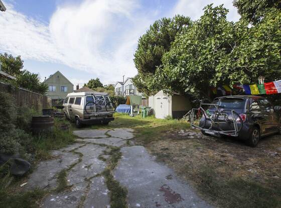 Cozy, Modern 3-bedroom in Oakland allows check-in for 18 year-old guests