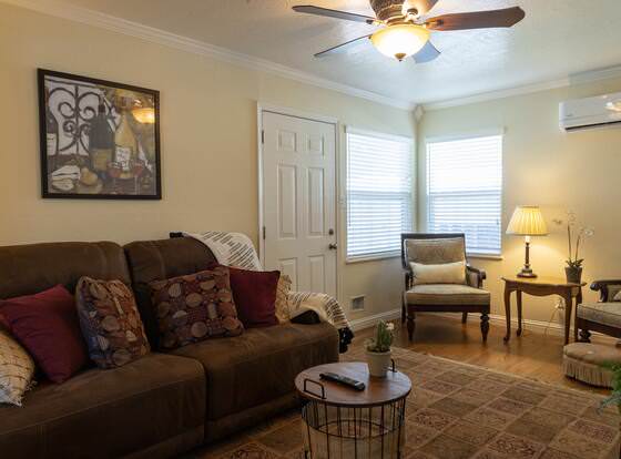 Cozy 1 Bedroom Close to Downtown Livermore allows check-in for 18 year-old guests