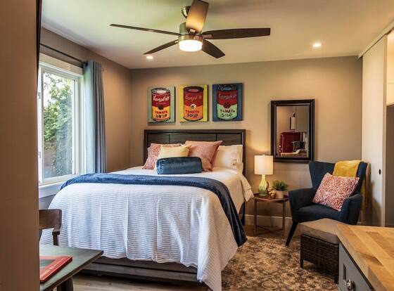 Nice Cozy Studio in Newark allows check-in for 18 year-old guests