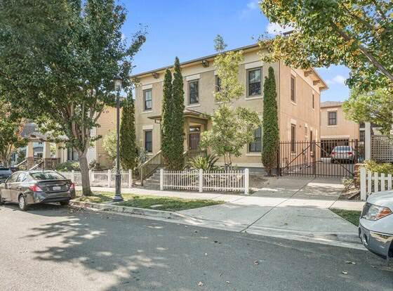 Charming Studio in Hercules allows check-in for 18 year-old guests