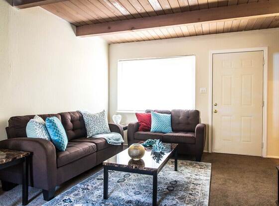 Snug Richmond Two Bed allows check-in for 18 year-old guests