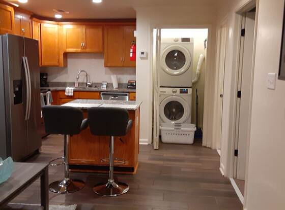 Updated 1-bedroom in Baton Rouge, w/ Washer/dryer allows check-in for 18 year-old guests
