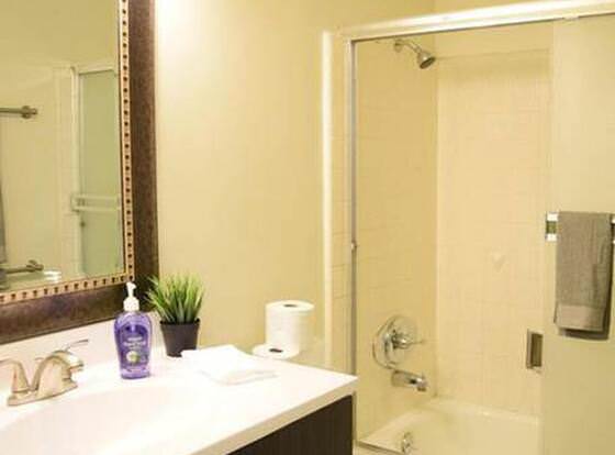 Modern 2BR Apartment - Close to Silicon Valley allows check-in for 18 year-old guests