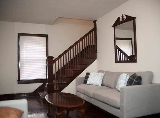 2bd/1ba West Side Gem Near Iupui/downtown allows check-in for 18 year-old guests