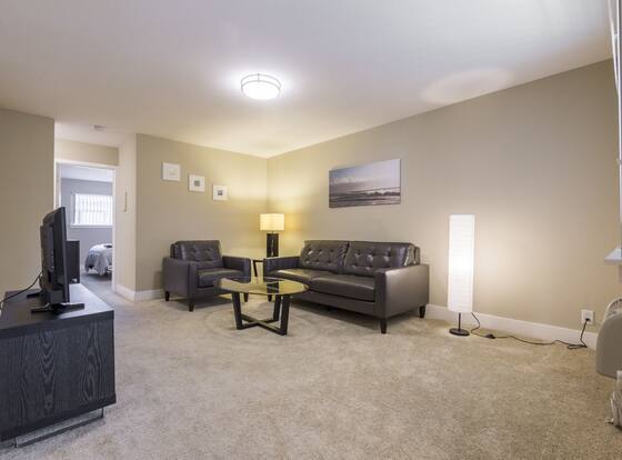 Bright Unit Near Silicon Valley - Washer & Dryer allows check-in for 18 year-old guests
