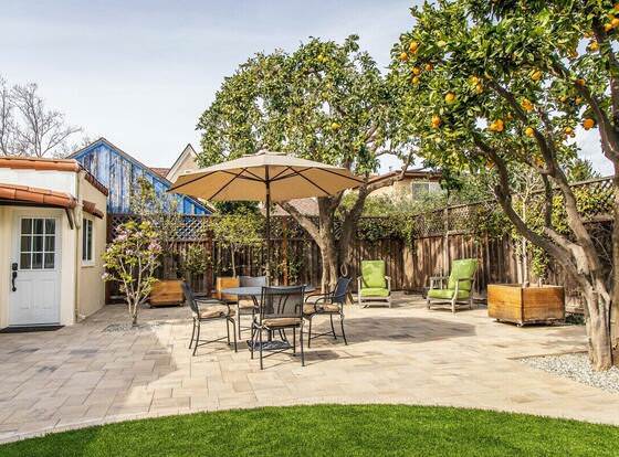 Stunning Rose Garden - San Jose Two Bedroom allows check-in for 18 year-old guests