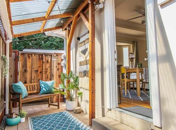 Lemon House - Cozy, In-law Studio allows check-in for 18 year-old guests