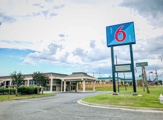 Studio 6 Dublin, GA allows check-in for 18 year-old guests
