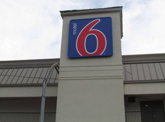 Motel 6 Brookhaven, MS allows check-in for 18 year-old guests