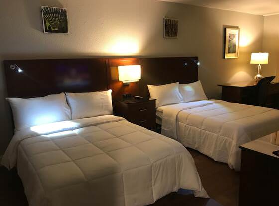 Stratus Suites - Boutique Hotel allows check-in for 18 year-old guests