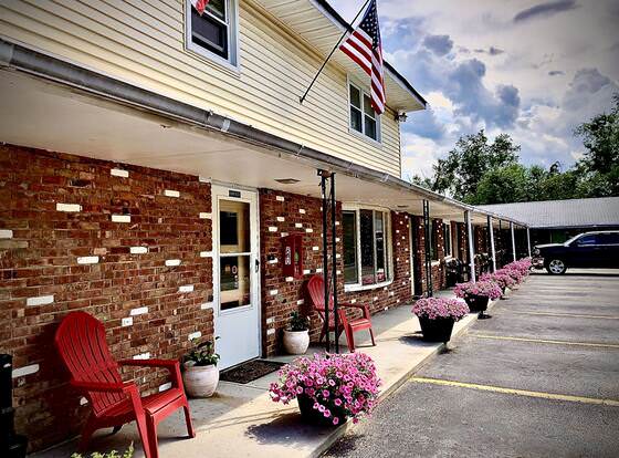 Rolling Hills Motel allows check-in for 18 year-old guests