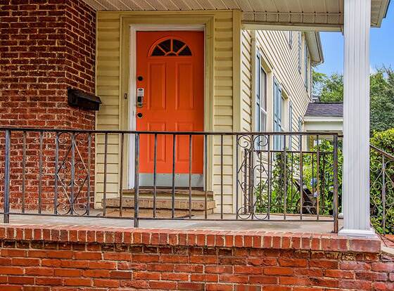 No Place Like Homeplace! allows check-in for 18 year-old guests