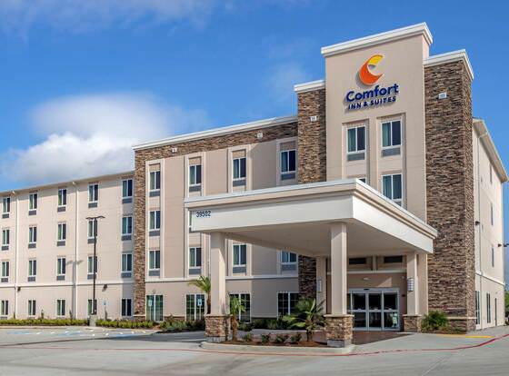 Comfort Inn & Suites Waller allows check-in for 18 year-old guests