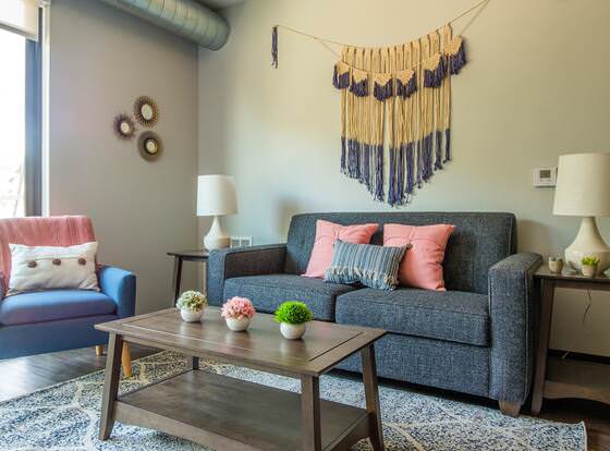 FRONTDESK Soll Apts Downtown Western Gateway Des Moines allows check-in for 18 year-old guests