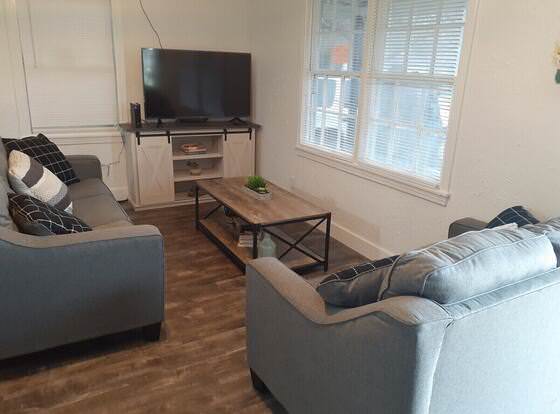 Homey 2-bedroom in Waco allows check-in for 18 year-old guests