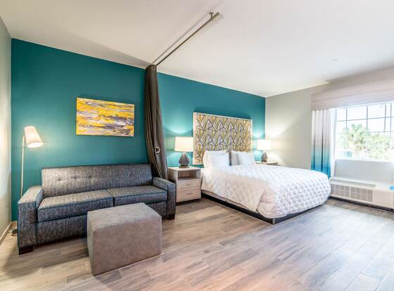 Everglades Adventures Hotel Suites by Ivey House allows check-in for 18 year-old guests