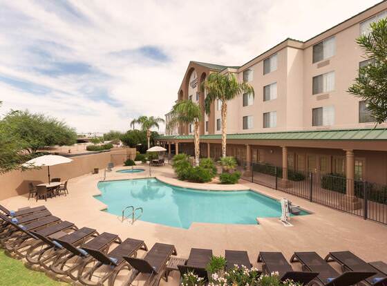 Country Inn & Suites by Radisson, Mesa, AZ allows check-in for 18 year-old guests