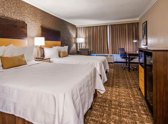 Best Western Los Angeles Worldport Hotel allows check-in for 18 year-old guests