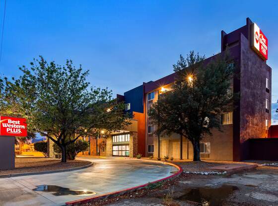 Best Western Plus Sun Canyon allows check-in for 18 year-old guests