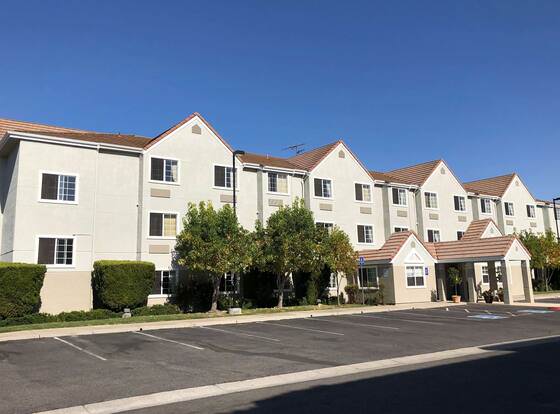 Microtel Inn & Suites by Wyndham Morgan Hill/San Jose Area allows check-in for 18 year-old guests