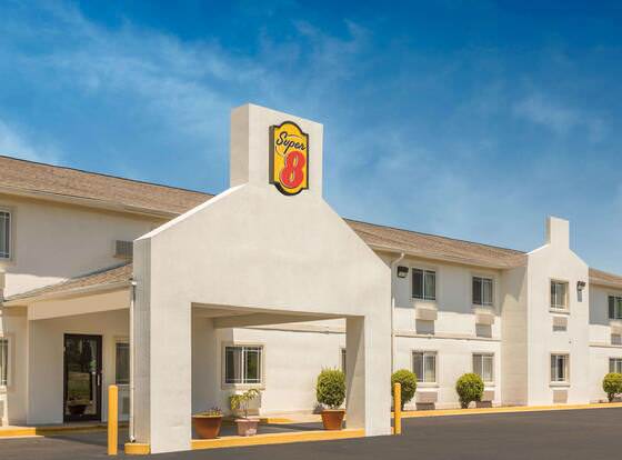 Super 8 by Wyndham Vicksburg allows check-in for 18 year-old guests