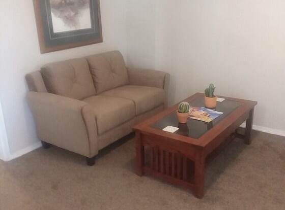 Cozy 1 br Located on the West Side of Rio Grande allows check-in for 18 year-old guests