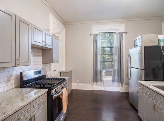 Updated Studio Near Downtown allows check-in for 18 year-old guests