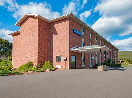 Motel 6 Drums, PA allows check-in for 18 year-old guests