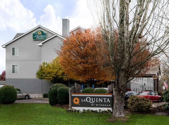La Quinta Inn & Suites by Wyndham Eugene allows check-in for 18 year-old guests