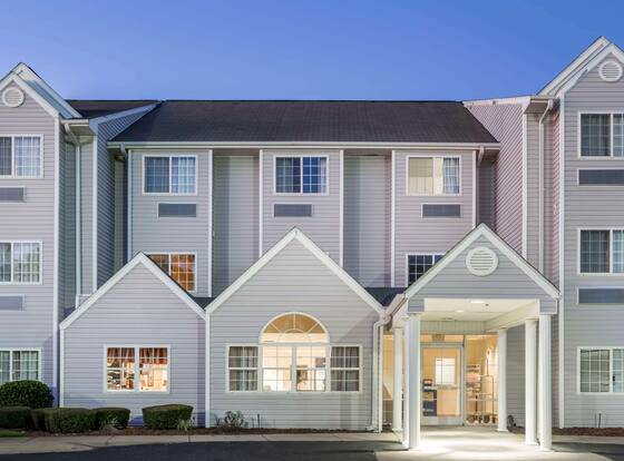 Microtel Inn & Suites by Wyndham Marianna allows check-in for 18 year-old guests