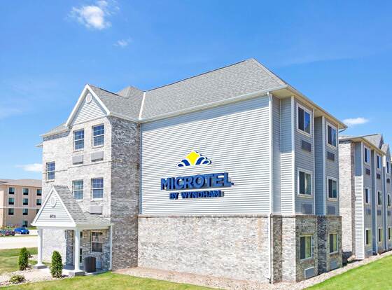 Microtel Inn & Suites by Wyndham Urbandale/Des Moines allows check-in for 18 year-old guests