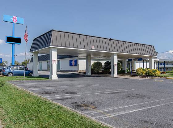Motel 6 Staunton, VA allows check-in for 18 year-old guests