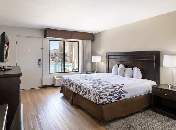 Red Roof Inn Tucson Downtown – University allows check-in for 18 year-old guests