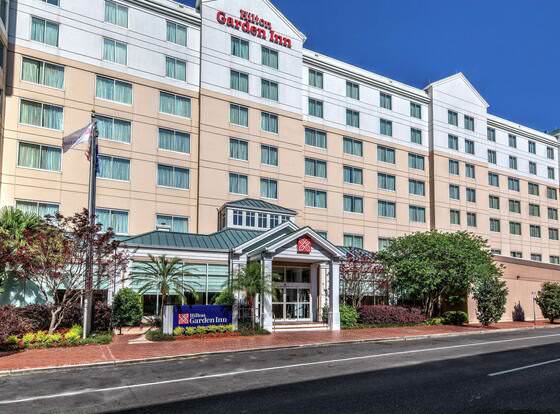 Hilton Garden Inn New Orleans Convention Center allows check-in for 18 year-old guests