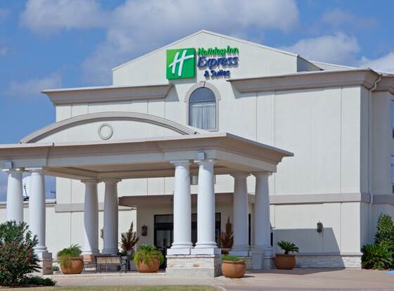 Holiday Inn Express Hotel & Suites College Station, an IHG Hotel allows check-in for 18 year-old guests