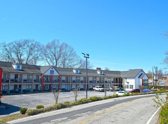 Jameson Inn Winder allows check-in for 18 year-old guests