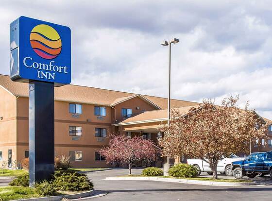 Comfort Inn & Suites Gunnison - Crested Butte allows check-in for 18 year-old guests