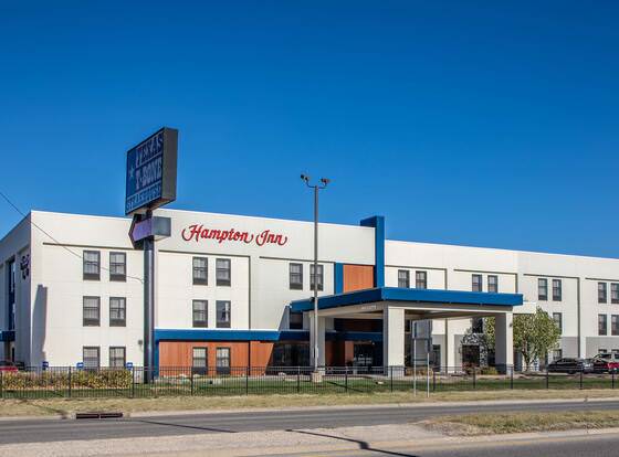 Hampton Inn Hutchinson allows check-in for 18 year-old guests