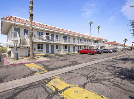 Super 8 by Wyndham Phoenix West allows check-in for 18 year-old guests