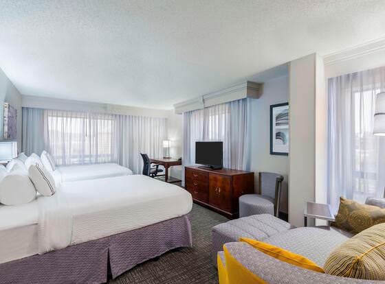 Courtyard by Marriott Chattanooga Downtown allows check-in for 18 year-old guests