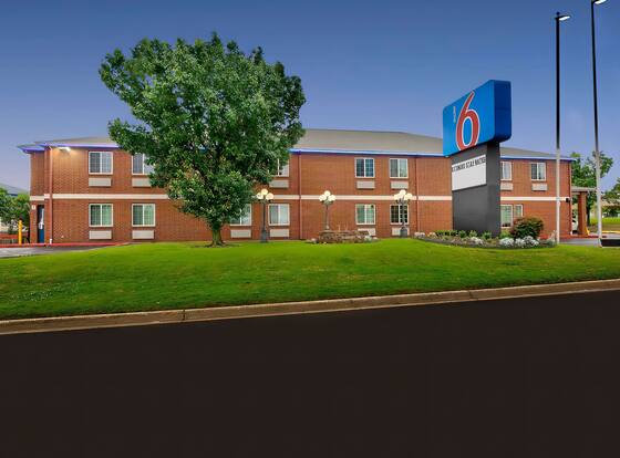 Motel 6 Tulsa, OK - CENTRAL allows check-in for 18 year-old guests