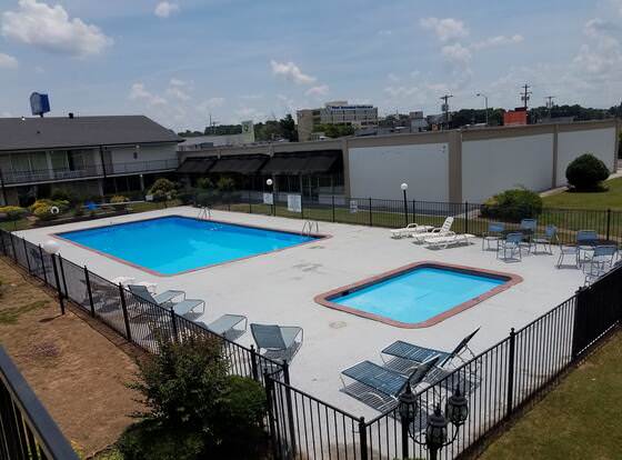 Best Jackson (TN) Hotels With 18+ Check-In (Updated September 2025)