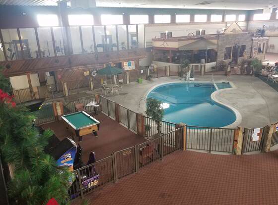 Dodge House Hotel & Convention Center allows check-in for 18 year-old guests