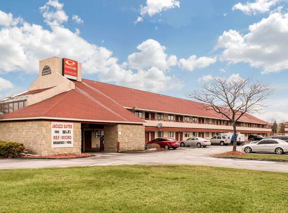 Econo Lodge Airport - Holland allows check-in for 18 year-old guests