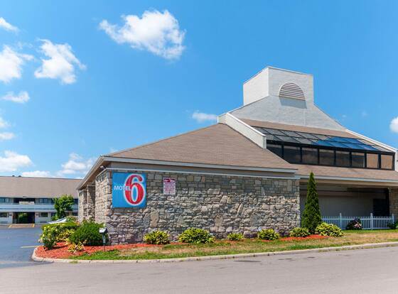 Motel 6 Southgate, MI - Detroit allows check-in for 18 year-old guests
