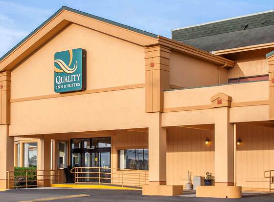 Quality Inn & Suites at Coos Bay allows check-in for 18 year-old guests
