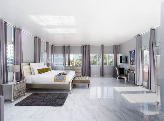 Secret Garden Miami Beach allows check-in for 18 year-old guests